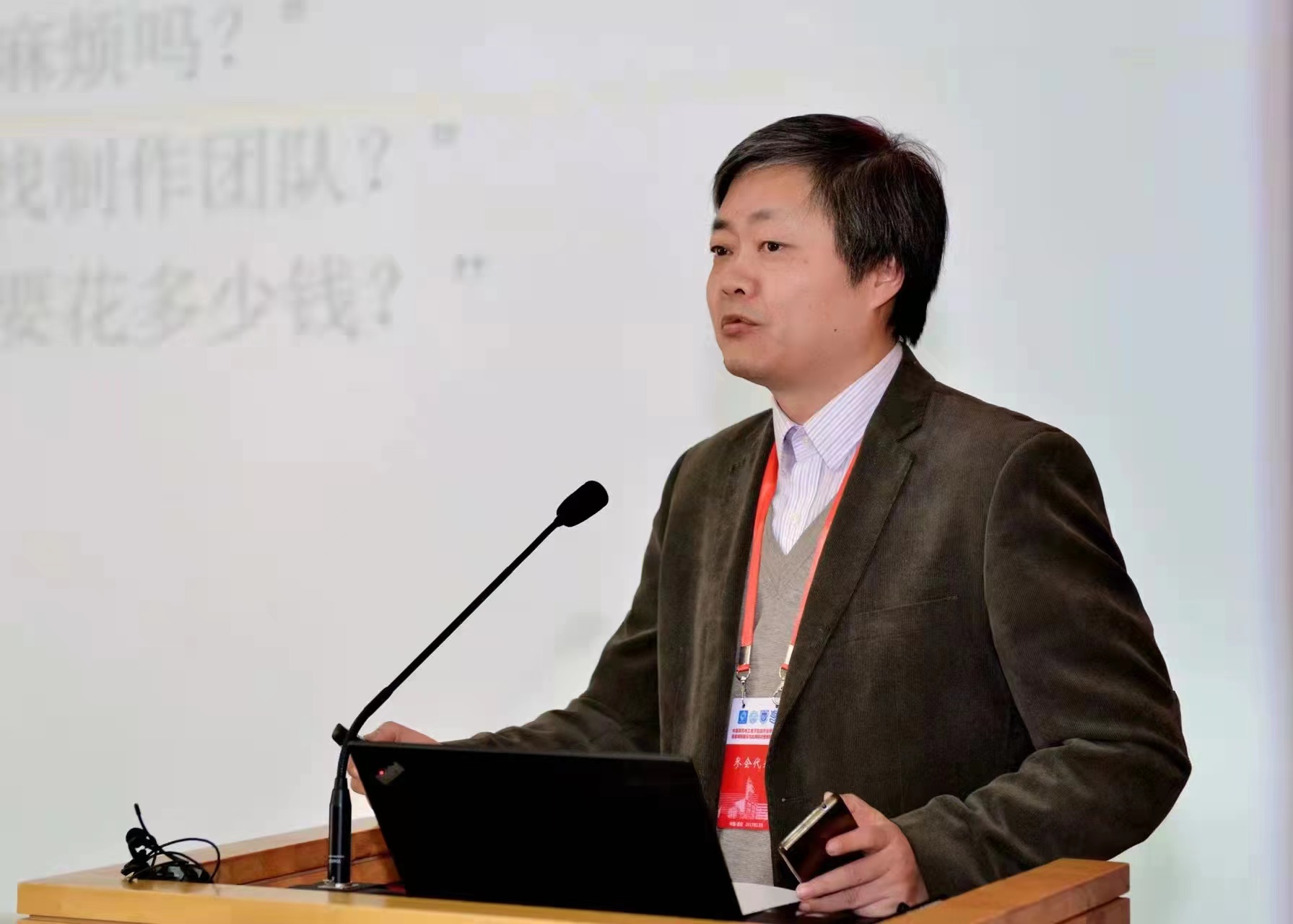 以你为镜：平凡相伴里的微光——记东南大学杰出教学奖获得者、信息科学与工程学院孟桥教授